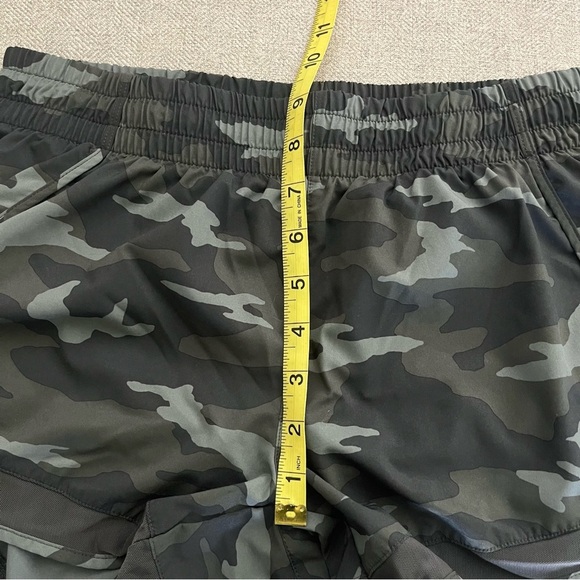 Women's Athleta Printed Mesh Racer Run Short 4" Size Small - Picture 11 of 12